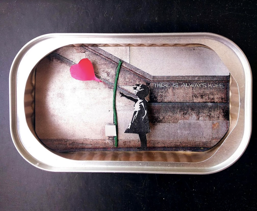  Arte en lata - Niña con globo de Banski - by desechorehecho - peliculas en latas de conserva - arte de metal